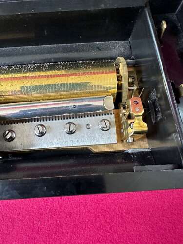Victorian Music Box Circa 1875. 8 Airs Musical Box
