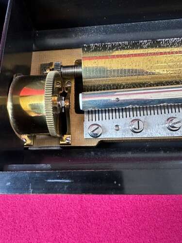 Victorian Music Box Circa 1875. 8 Airs Musical Box