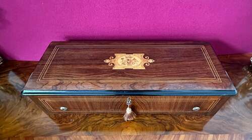 Music Box Circa 1860. 12 Aire Musical Box.