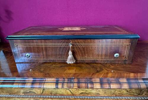 Music Box Circa 1860. 12 Aire Musical Box.