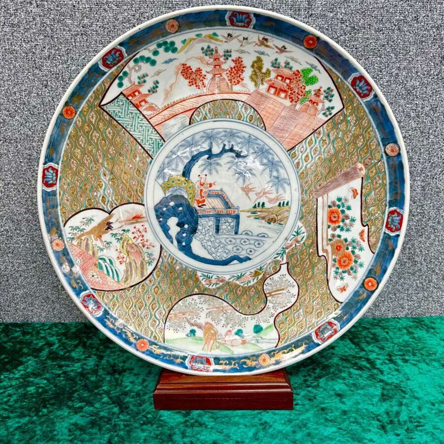 A Good And Large Imari Charger Meiji Peroid