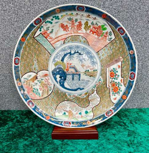 A Good And Large Imari Charger Meiji Peroid