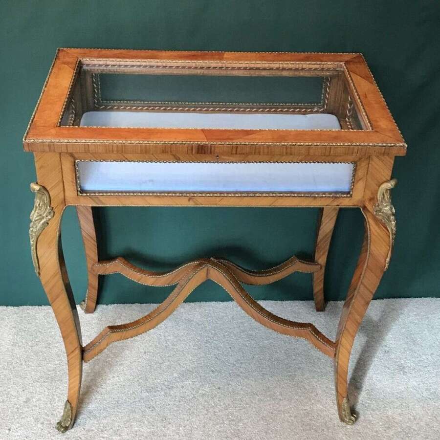 Good Quality Bijouterie Table