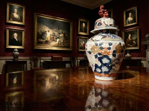 A Fine Vase And Cover Decorated In The Edo Manner Circa 1910. French Vase