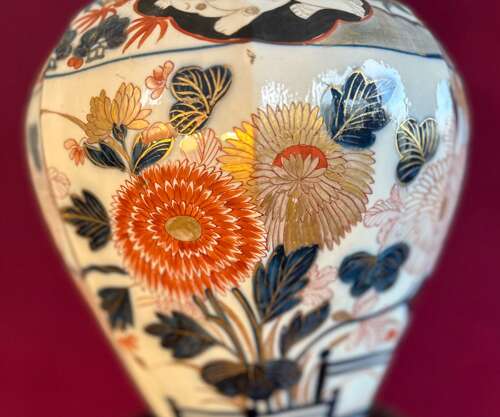 A Fine Vase And Cover Decorated In The Edo Manner Circa 1910. French Vase