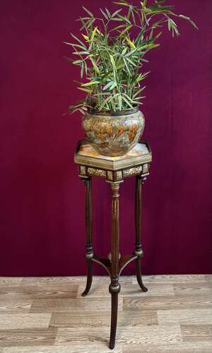 Víctorian plant stand circa 1875