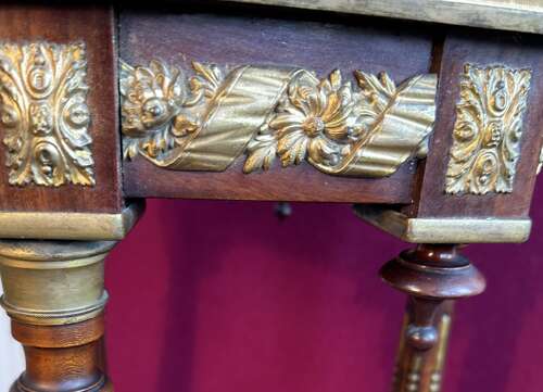Víctorian plant stand circa 1875