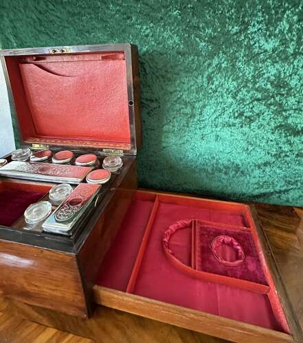 Victorian Jewellery/travelling box